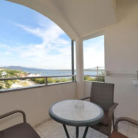 Modern With Private Pool In Apartment Maslenica