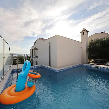Modern With Private Pool In * Maslenica