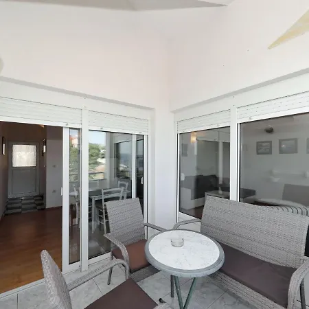 Modern With Private Pool In Apartment Maslenica